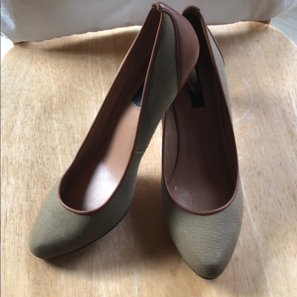 Ann Taylor Tan Fabric Kitten Heel Leather Trim